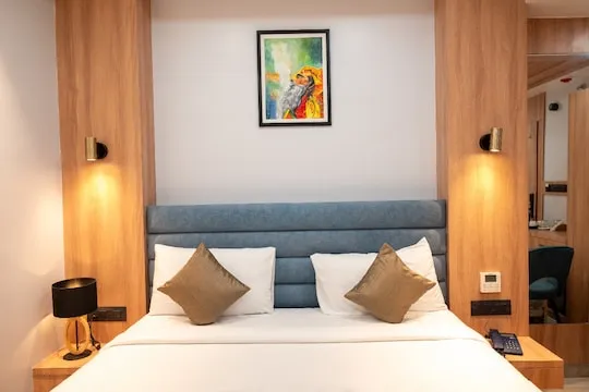 Luxury Suite Layout #20